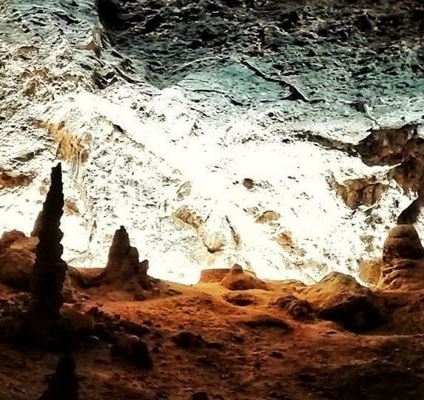 Yəzdanın Eşkaft mağarası, möhkəm dağın qoynunda zərdüştilərin müqəddəs atəşinin saxlandığı yer